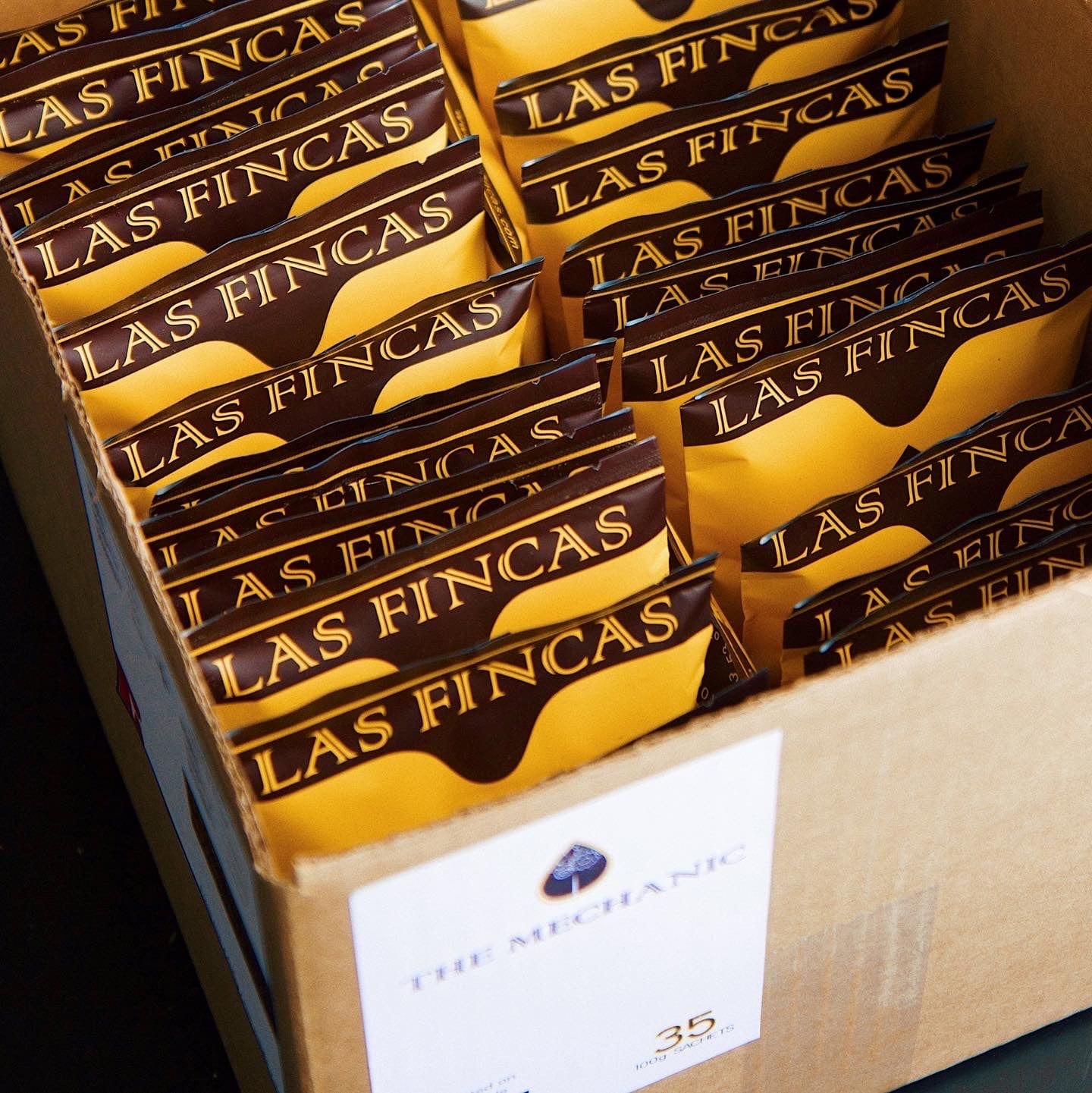 Boîte de 35 sachets de 100 g de Black and Tan